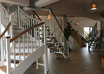 Treppenvariationen in unterschiedlichen Farben und Ausführungen von ARKTIC Treppentechnik in Kiel